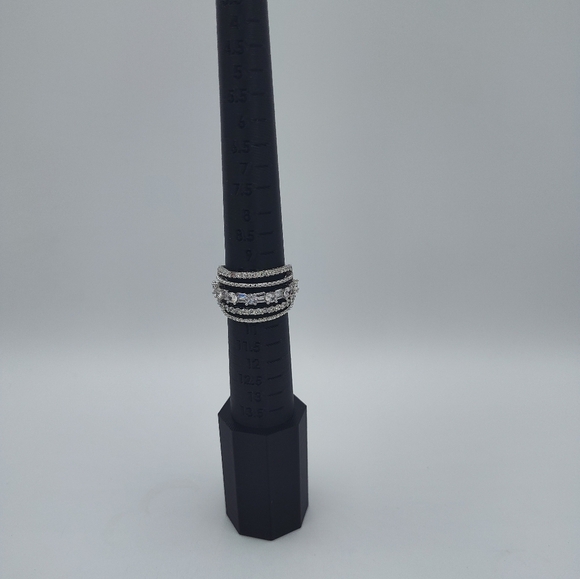 💎 Bold & Brilliant! .925 Silver CZ Statement Ring Size 10 – Glam Overload! 💎 - Picture 4 of 4